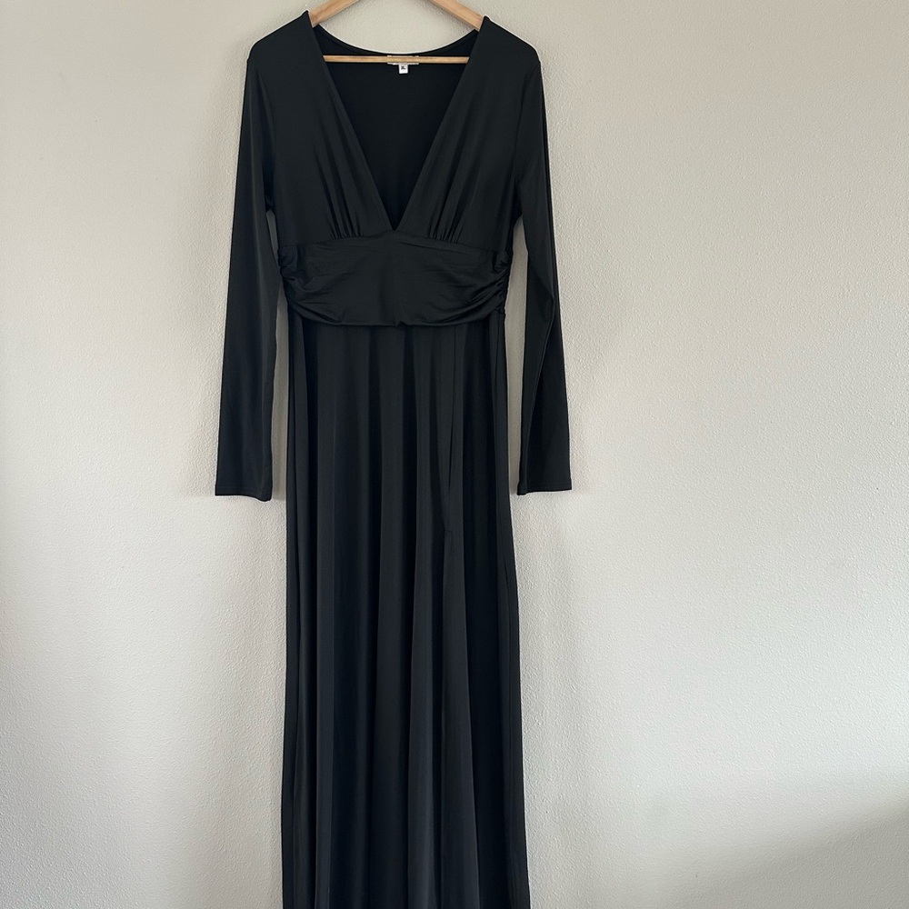 Classic Black Long-Sleeve V-Neck Maxi Dress